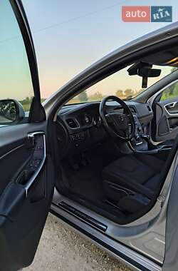 Седан Volvo S60 2016 в 