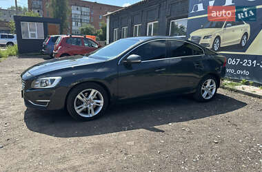 Седан Volvo S60 2013 в 