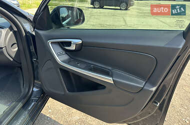 Седан Volvo S60 2013 в 