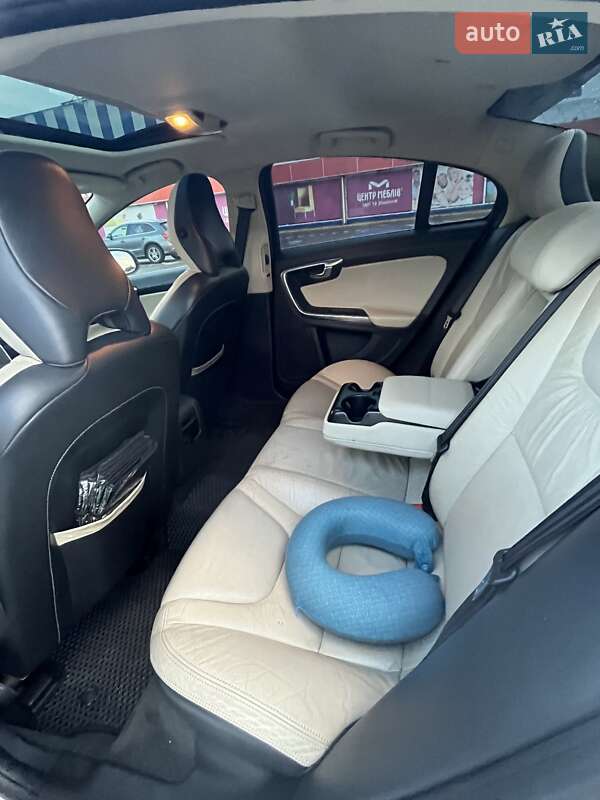 Седан Volvo S60 2012 в Киеве