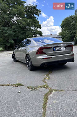 Седан Volvo S60 2020 в 