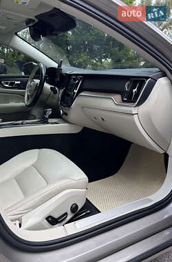 Седан Volvo S60 2020 в 