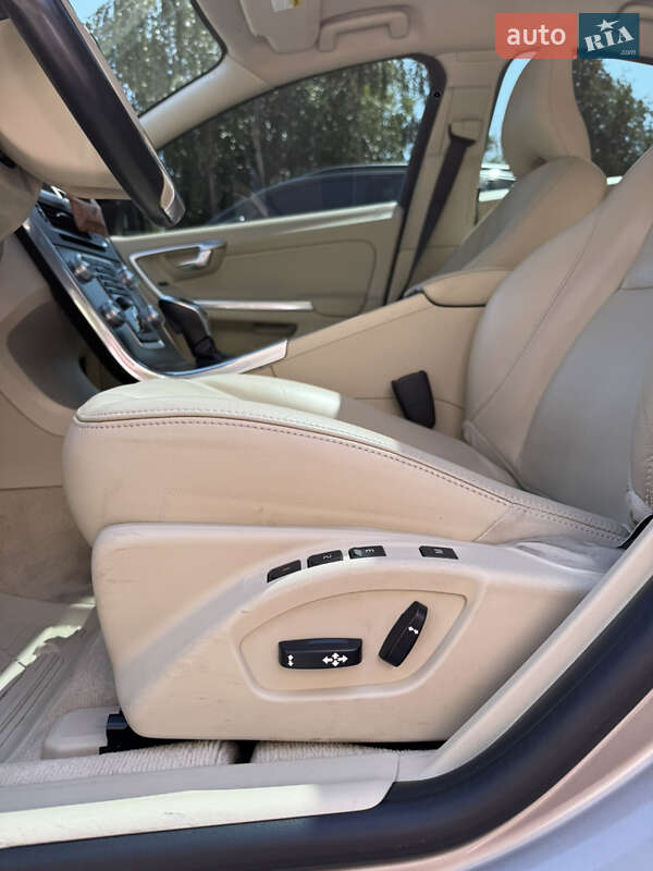 Седан Volvo S60 2014 в Днепре