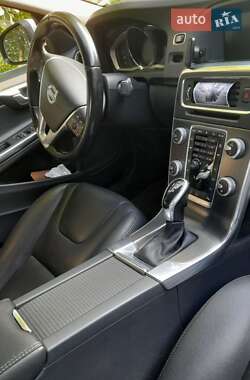 Седан Volvo S60 2015 в 