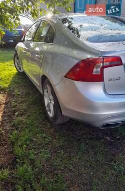 Седан Volvo S60 2015 в 