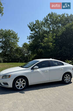 Седан Volvo S60 2015 в 