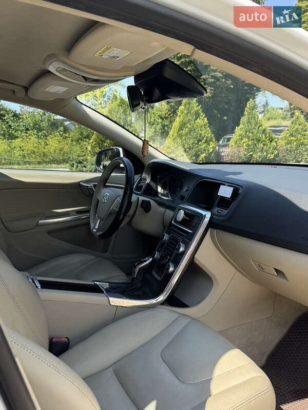 Седан Volvo S60 2015 в Тернополе