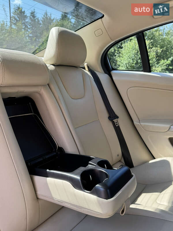 Седан Volvo S60 2015 в Тернополе