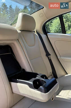 Седан Volvo S60 2015 в 