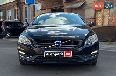 Седан Volvo S60 2015 в 