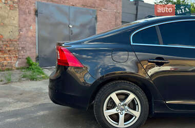Седан Volvo S60 2015 в 