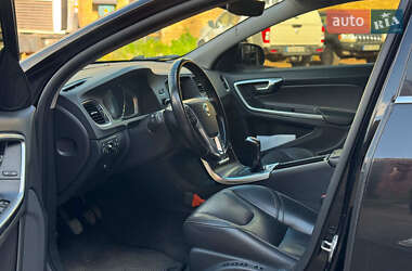 Седан Volvo S60 2015 в 