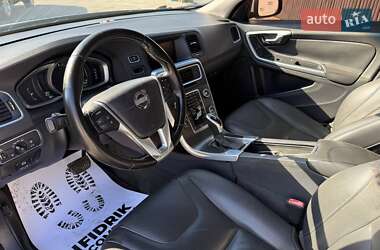 Седан Volvo S60 2015 в 