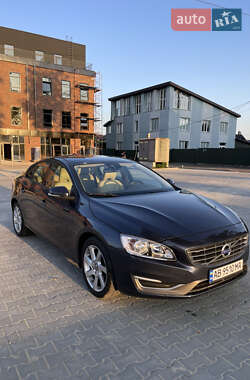 Седан Volvo S60 2015 в 