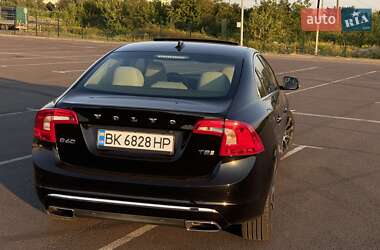 Седан Volvo S60 2015 в 