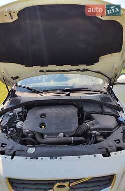 Седан Volvo S60 2012 в 