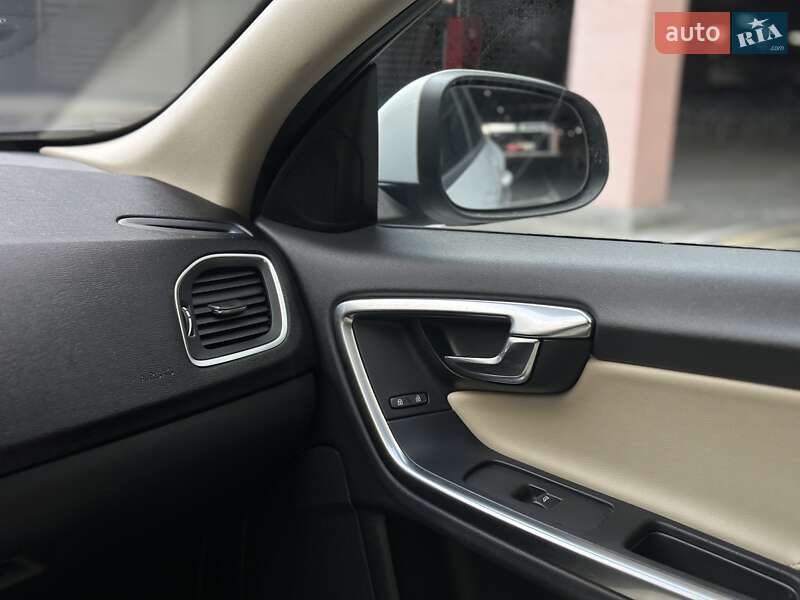Седан Volvo S60 2017 в Киеве