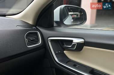 Седан Volvo S60 2017 в 