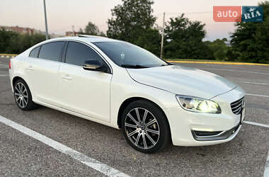 Седан Volvo S60 2015 в Чернівцях фото Седан Volvo S60 2015 в Чернівцях