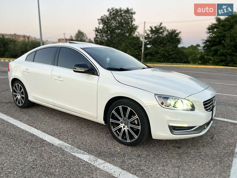 Седан Volvo S60 2015 в Чернівцях фото Седан Volvo S60 2015 в Чернівцях