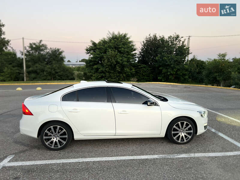 Седан Volvo S60 2015 в Черновцах