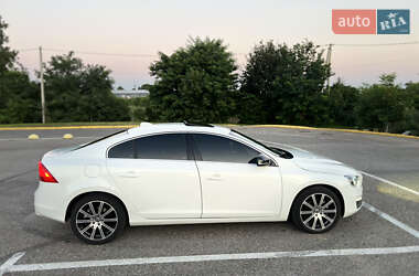 Седан Volvo S60 2015 в 