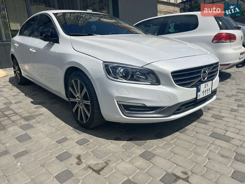 Седан Volvo S60 2015 в Черновцах