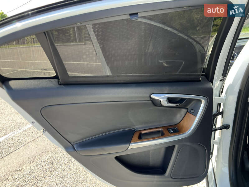 Седан Volvo S60 2015 в Черновцах