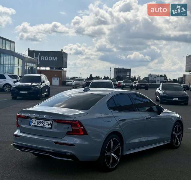 Седан Volvo S60 2023 в Киеве