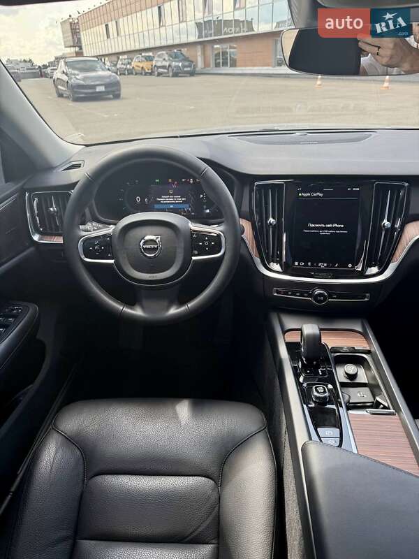 Седан Volvo S60 2023 в Киеве