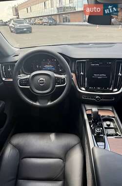 Седан Volvo S60 2023 в 