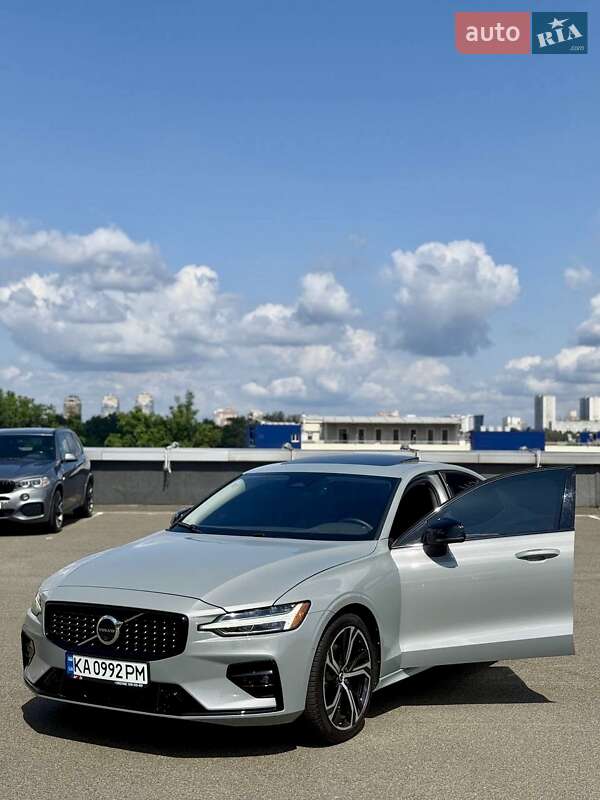 Седан Volvo S60 2023 в Киеве