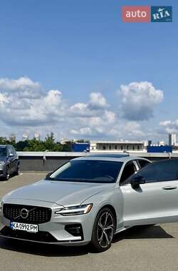Седан Volvo S60 2023 в 