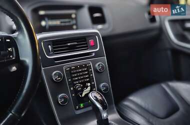 Седан Volvo S60 2013 в 