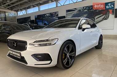 Седан Volvo S60 2019 в 