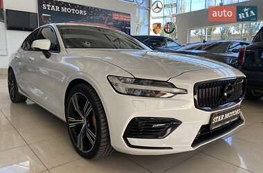 Седан Volvo S60 2019 в 