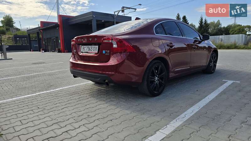 Седан Volvo S60 2010 в Самборе