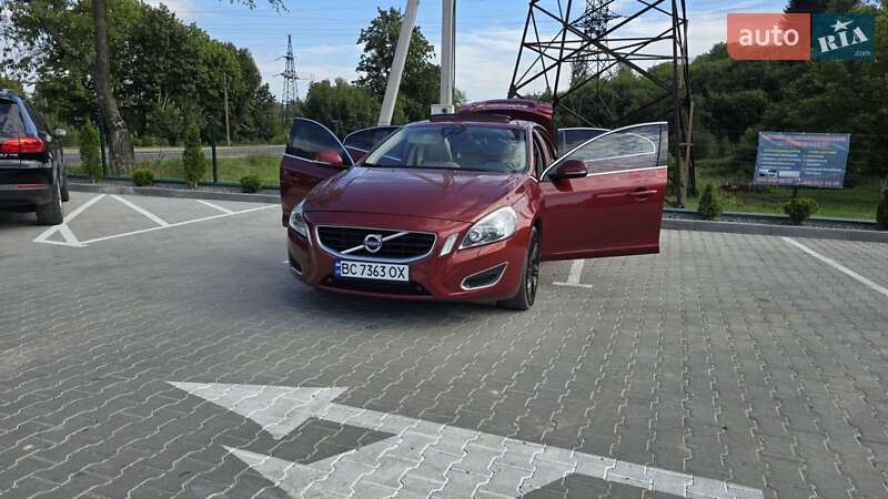 Седан Volvo S60 2010 в Самборе