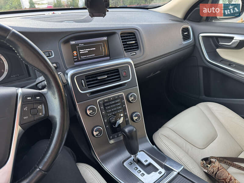 Седан Volvo S60 2010 в Бродах