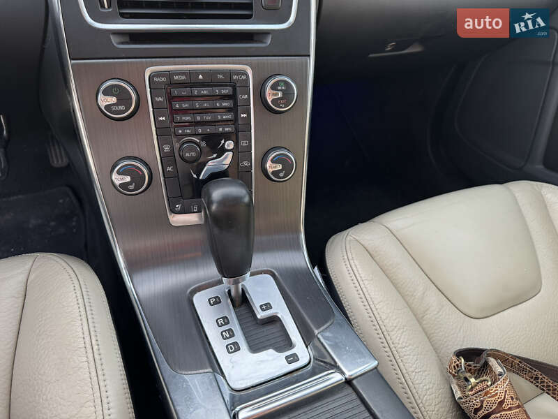 Седан Volvo S60 2010 в Бродах