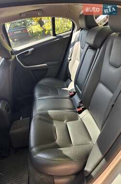 Седан Volvo S60 2015 в 