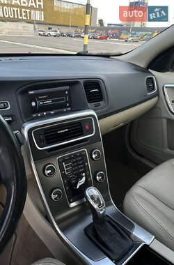 Седан Volvo S60 2012 в 