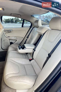 Седан Volvo S60 2012 в 