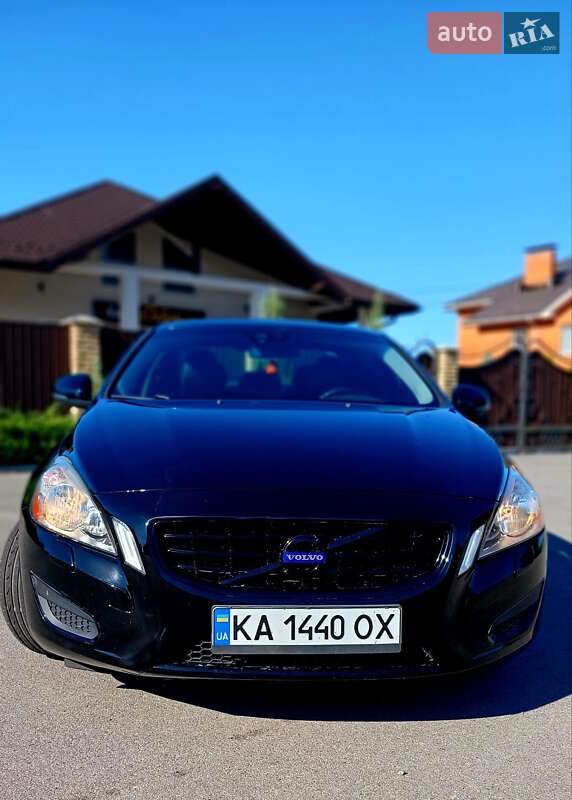 Седан Volvo S60 2012 в 