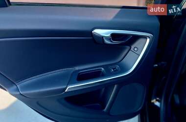 Седан Volvo S60 2012 в 
