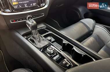 Седан Volvo S60 2019 в 