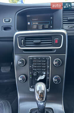 Седан Volvo S60 2012 в 
