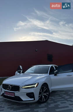 Седан Volvo S60 2019 в 