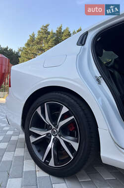 Седан Volvo S60 2019 в 