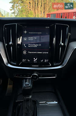 Седан Volvo S60 2019 в 
